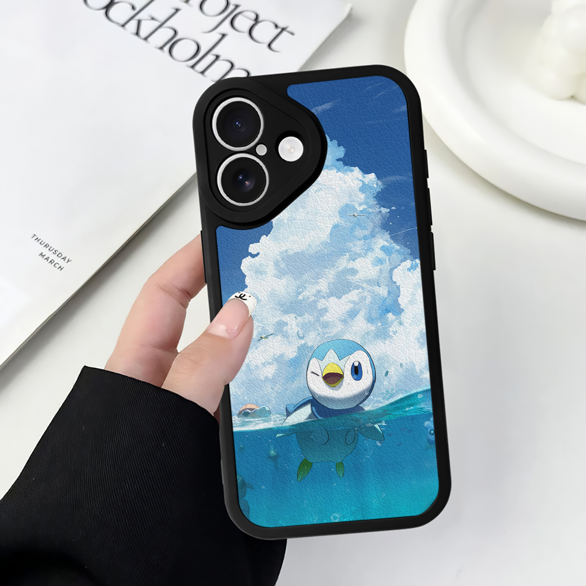 （画像用） ポケットモンスター Pokémon 【iPhone 16シリーズ対応】シリコンスマホケース（レザー調） 材質：シリコン